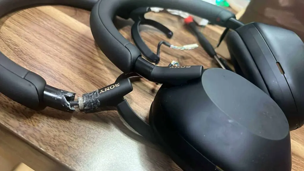 Sony WH-1000XM5 Headband Replacement Photo